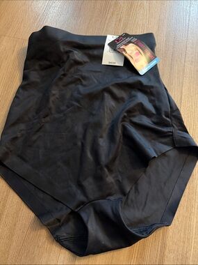 NWT size Large Maidenform Black High-Waist Shaping Briefs